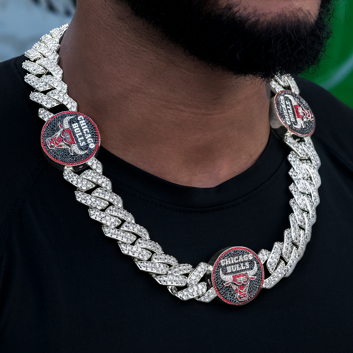 Chicago Bulls Official NBA Diamond Prong Cuban Chain in White Gold- 25mm