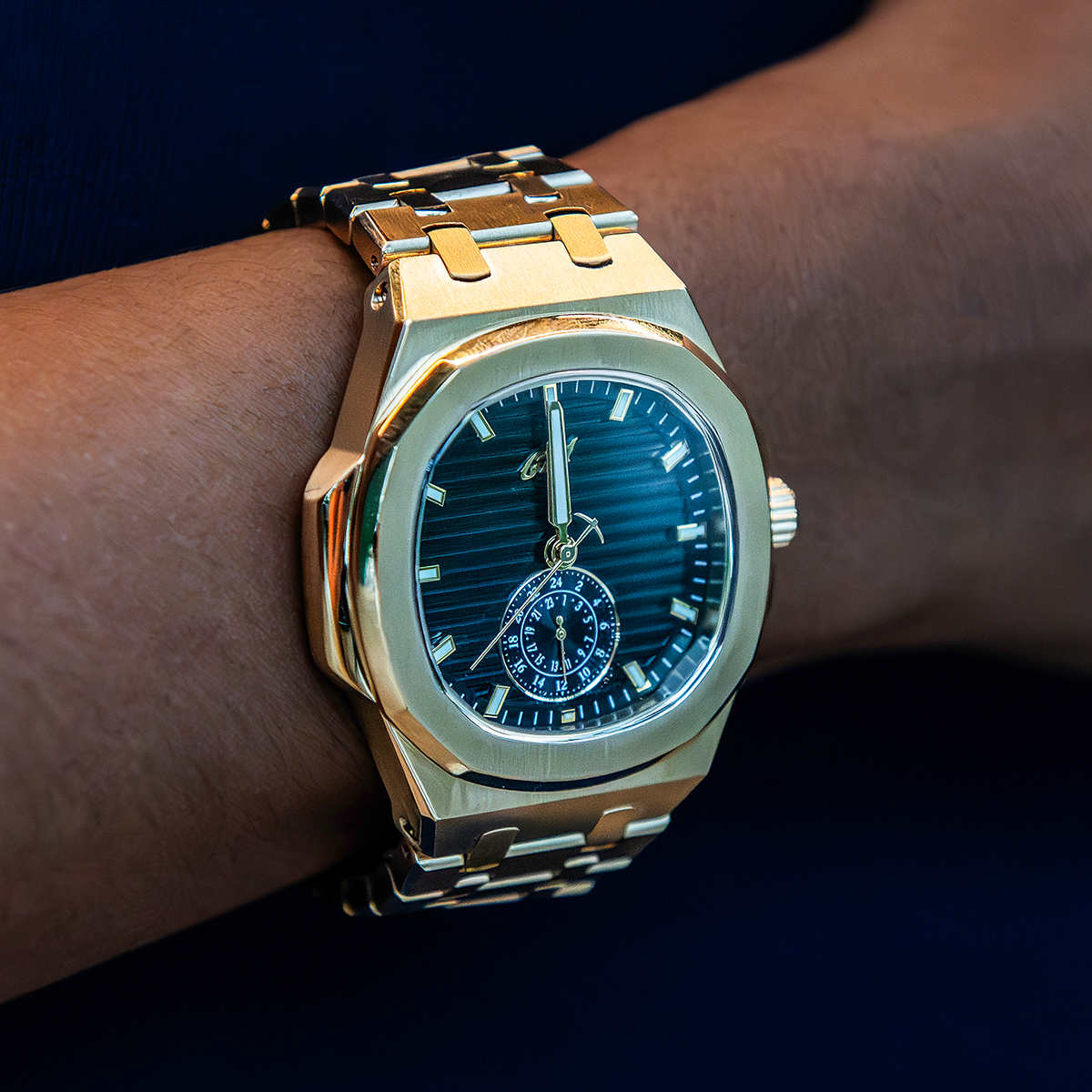 39MM Visionary Plain Case & Black Dial Watch - Yellow Gold