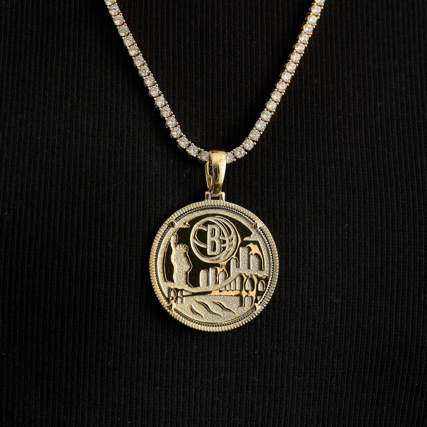 Brooklyn Nets Official NBA Coin Pendant in Yellow Gold